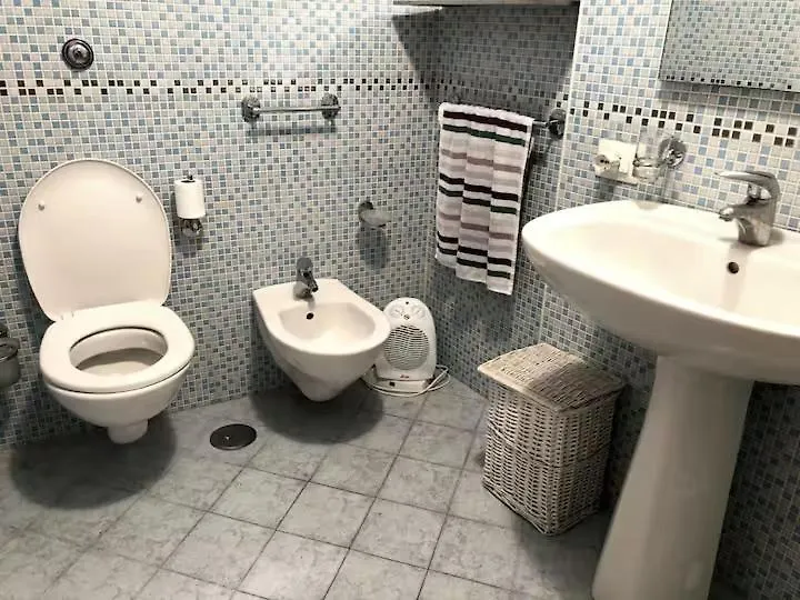 Guest house Comodo E Silenzioso Bilocale In Centro Citta Naples Italy